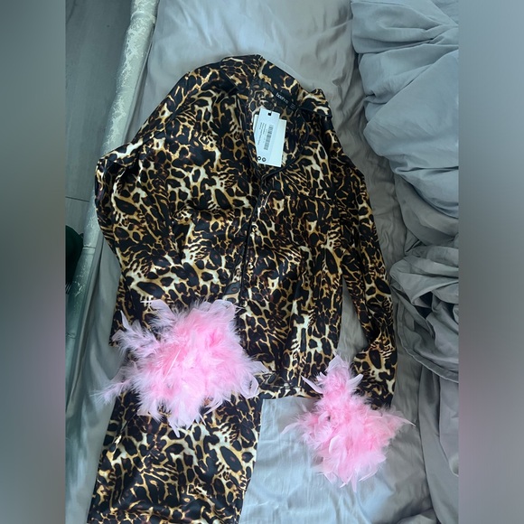 Brand new cheetah satin set with pink feathers size 4 - Picture 2 of 7